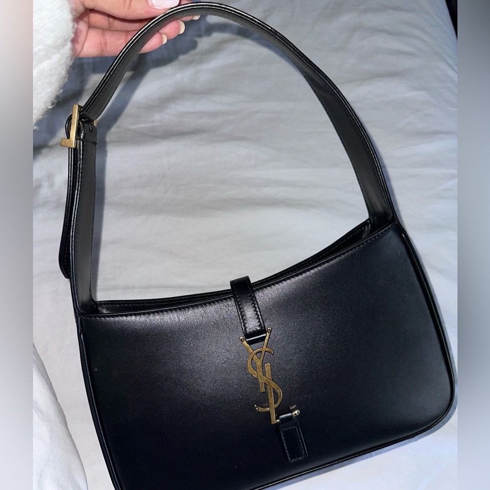 Saint Laurent LE 5 À 7 IN SMOOTH LEATHER